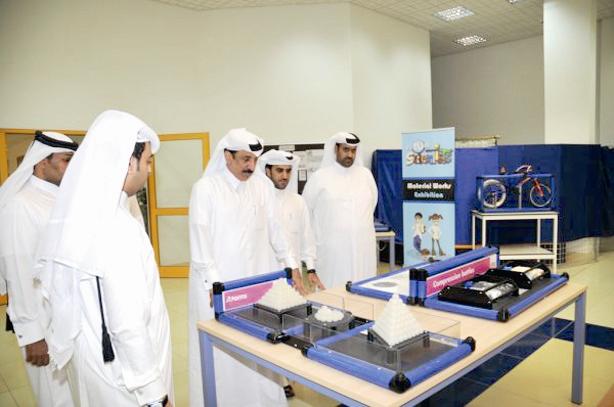 افتتاح معرض الأقسام العلمية بالنادي العلمي