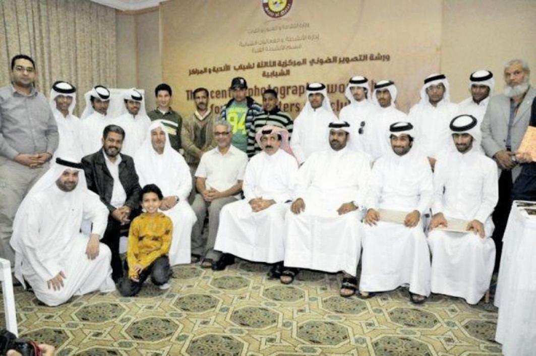 معرض فني وشهادات تكريم في ختام ورشة التصوير الضوئي للمراكز والأندية