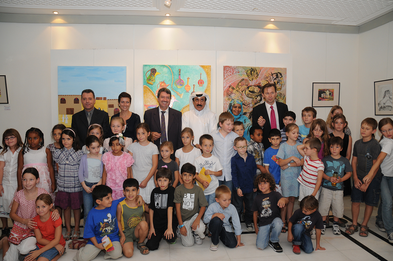 افتتاح معرض المشاركات بإبداع الفتاة