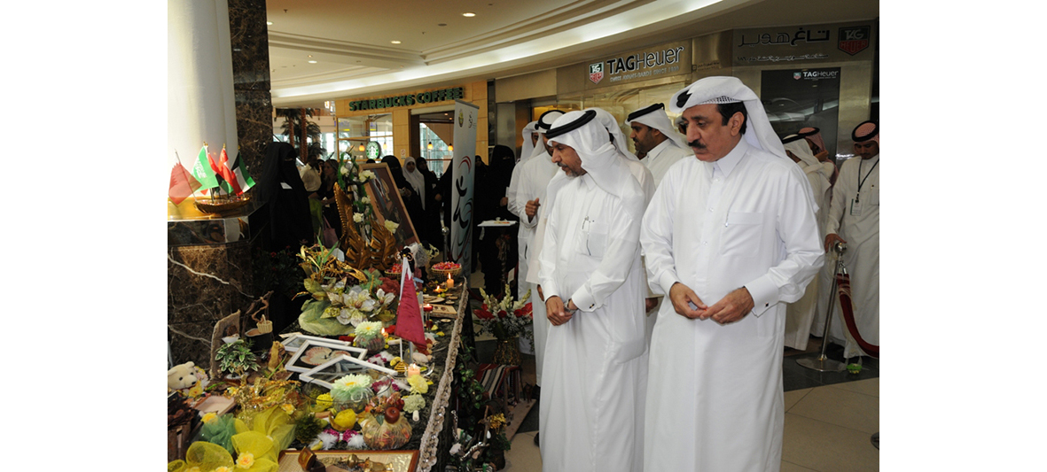 الملا يفتتح معرض المشغولات التراثية لذوي الإعاقة