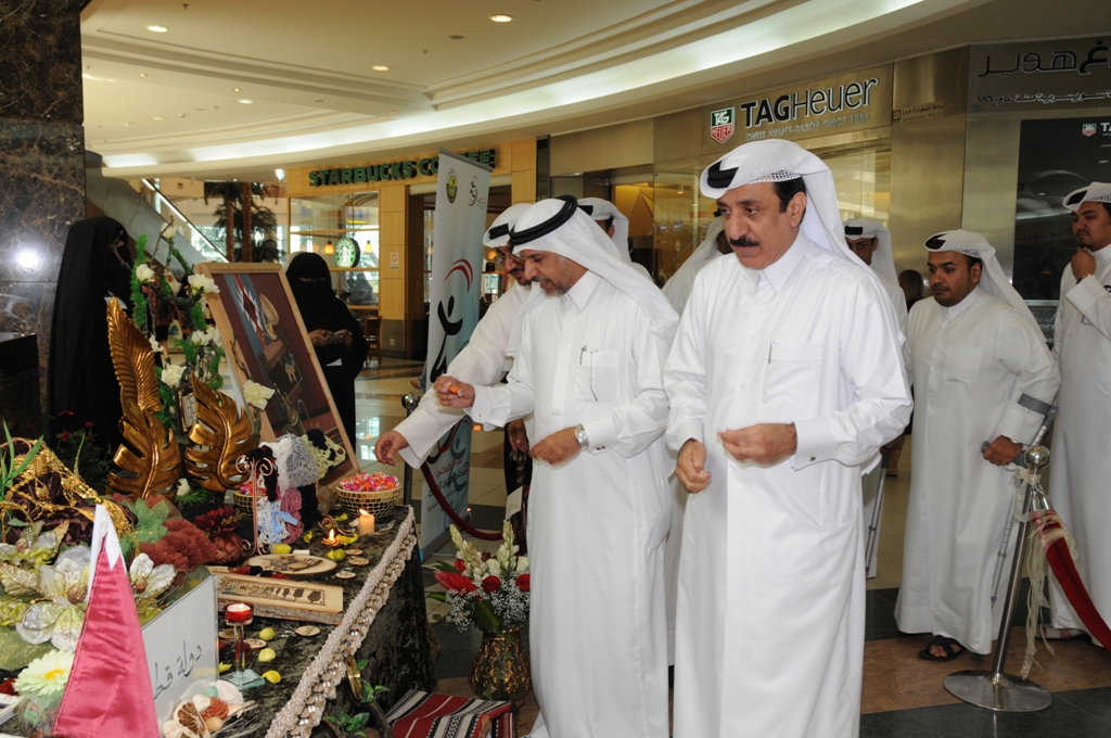 الملا يفتتح معرض المشغولات التراثية لذوي الإعاقة