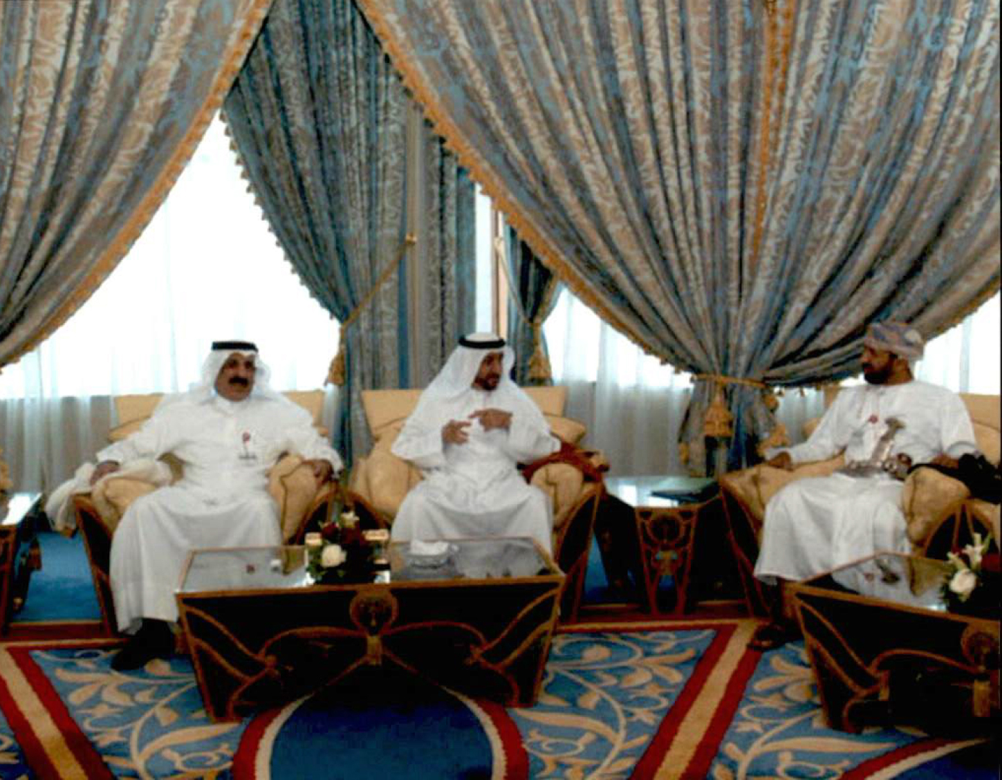 الدكتور خالد بن يوسف الملا  وسعادة السيد/ سلطان بن صقر القاسمي وسعادة الشيخ/ رشاد الهنائي وكيل وزارة الشباب والرياضة