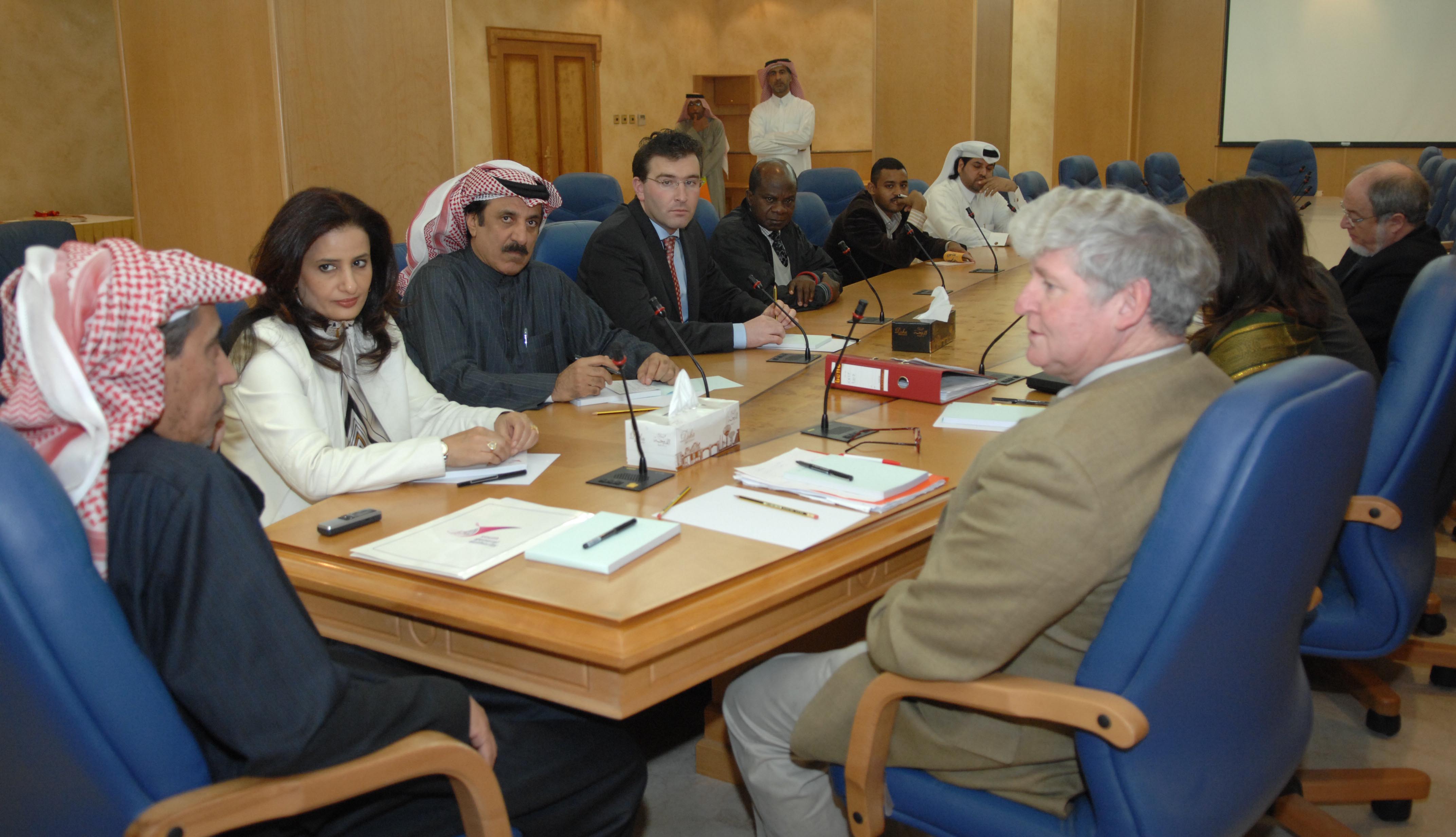 سعادة الأمين العام الأستاذ/ ناصر العلي يجتمع مع رئيس وأعضاء اللجنة الدولية للشباب