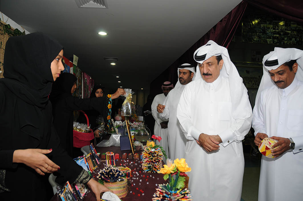 زار  صيفي قطر  وتفقد الأنشطة الرياضية والعلمية.. الملا :